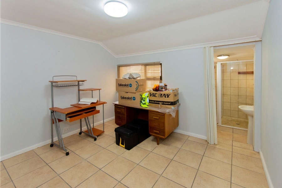 7 Bedroom Property for Sale in Middedorp Western Cape